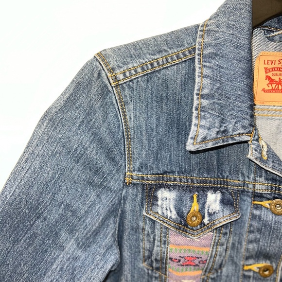 Levi’s Jacket Womens Medium Blue Denim Southwestern Accents Pockets - Picture 6 of 16